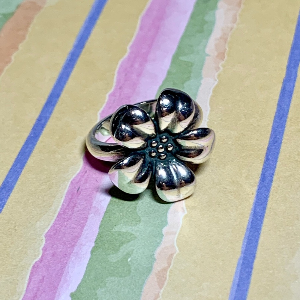 💝  Stunning RETIRED James Avery Sterling Silver Flower Ring  💝 - Picture 6 of 10